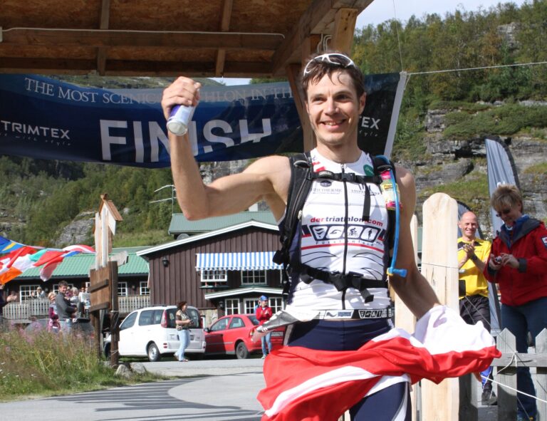 Wolfgang Seidl: „Er ist direkt hinter mir!“ – Wie ich beim AXTRI-Xtrem Triathlon meine Gedanken zur Leistungsressource machte